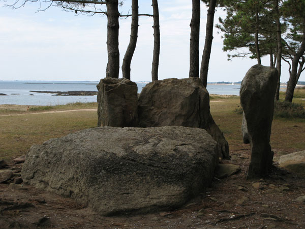 Dolmens de Saint-Pierre-Lop&eacute;rec B